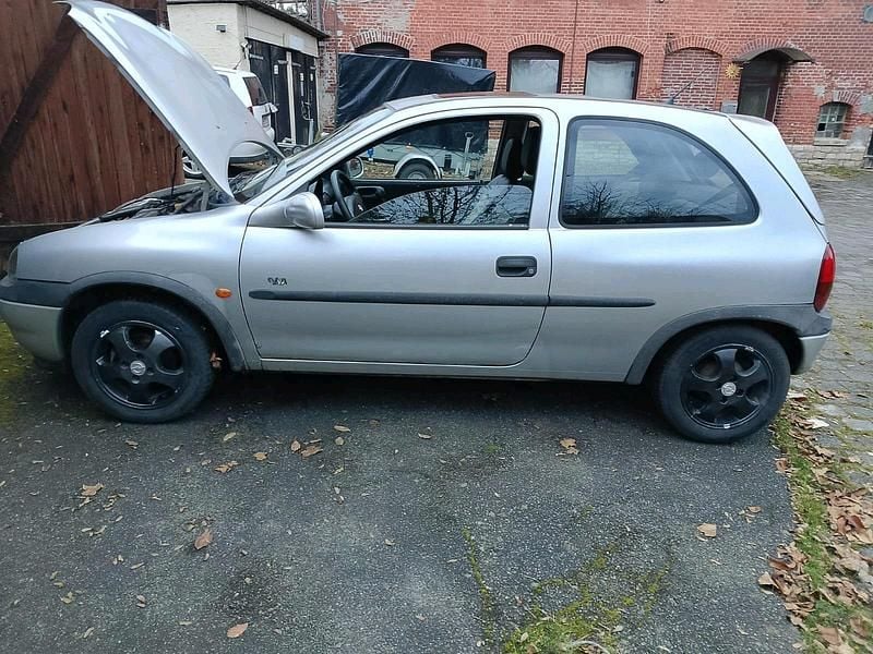 Gebraucht Opel Corsa 54 PS (39 kW) 2000 Silber Kleinwagen