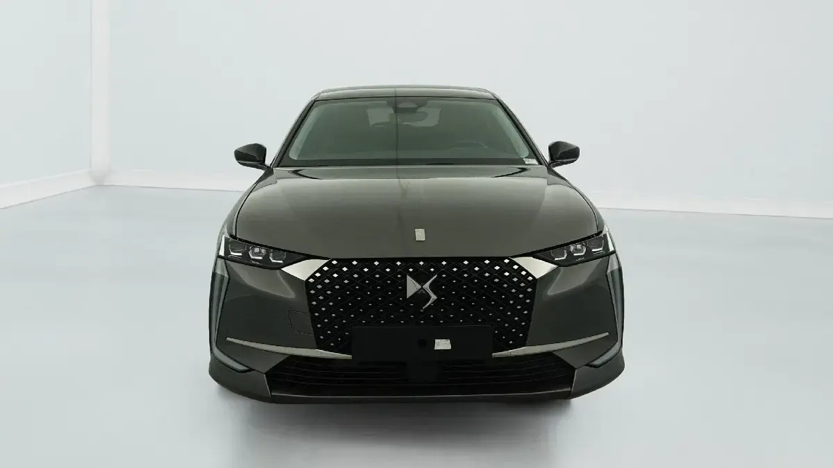 Gebraucht DS Automobiles DS4 Rivoli 131 PS (96 kW) 2024 Grau (gris platinium  toit noir) SUV