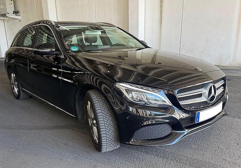 Schwarz Gebraucht 2017 Mercedes C220 Avantgarde Kombi | 13.600 € (Superpreis) - Bild 1/4