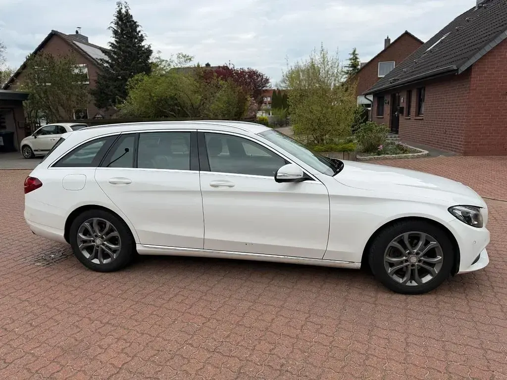 Gebraucht Mercedes C200 Avantgarde 136 PS (100 kW) 2015 Weiß Limousine