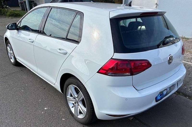 Gebraucht VW Golf VII Comfortline 110 PS (80 kW) 2016 Weiß Limousine