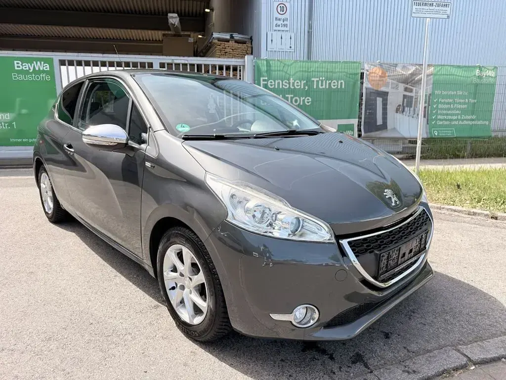 Gebraucht Peugeot 208 Style 82 PS (60 kW) 2014 Grau Kleinwagen