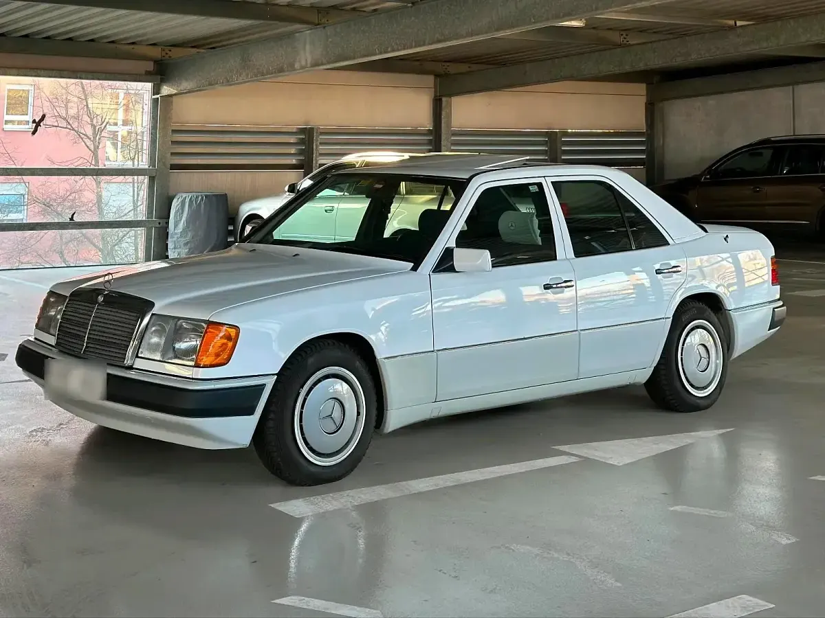 Gebraucht Mercedes 230 136 PS (100 kW) 1990 Weiß Limousine