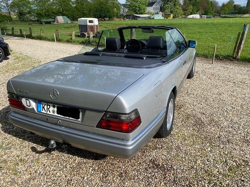 Gebraucht Mercedes 200 136 PS (100 kW) 1994 Silber Cabrio
