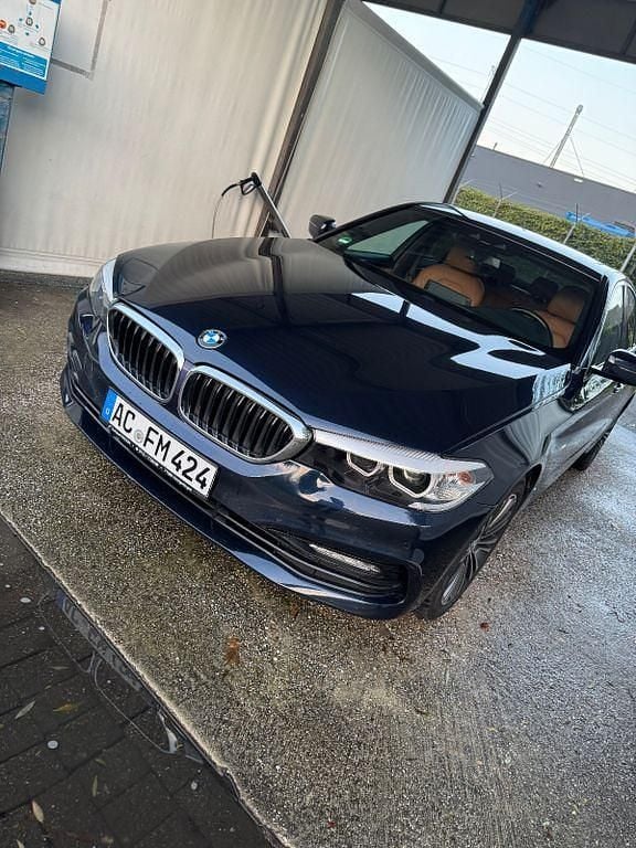 Blau Gebraucht 2017 BMW 520 Sport Line Limousine | 17.990 € (Guter Preis) - Bild 1/4