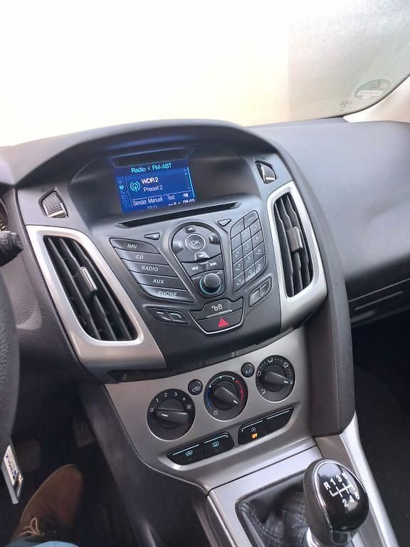 Gebraucht Ford Focus Trend 125 PS (91 kW) 2013 Braun Limousine