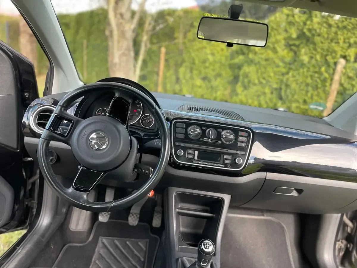 Usado VW up! 75 HP (55 kW) 2011 Preto Citadino