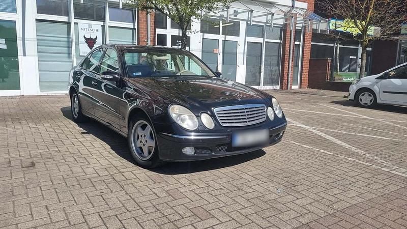 Gebraucht Mercedes E270 Avantgarde 177 PS (130 kW) 2003 Schwarz Limousine
