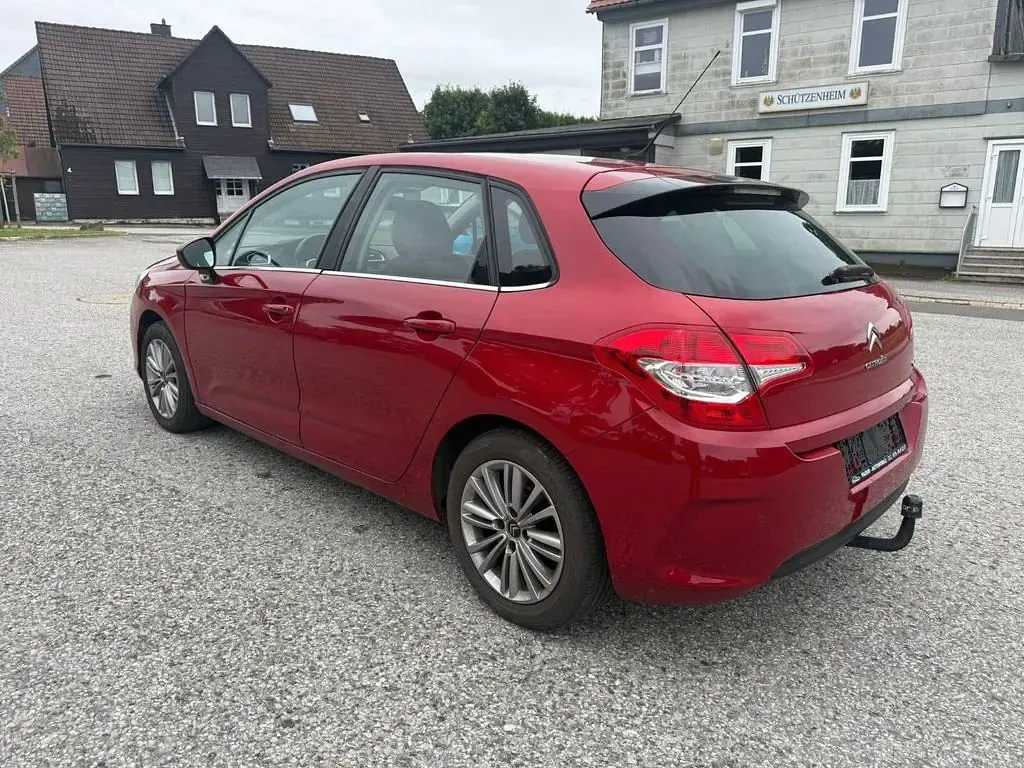 Gebraucht Citroën C4 Tendance 120 PS (88 kW) 2013 Rot Limousine