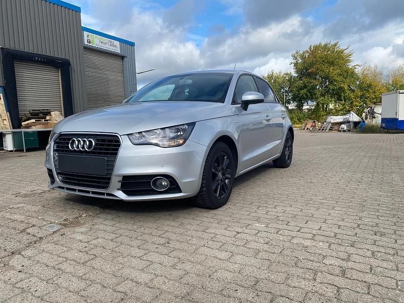 Silber Gebraucht 2012 Audi A1 Sportback S-Line Kleinwagen | 8.200 € (Superpreis) - Bild 1/4