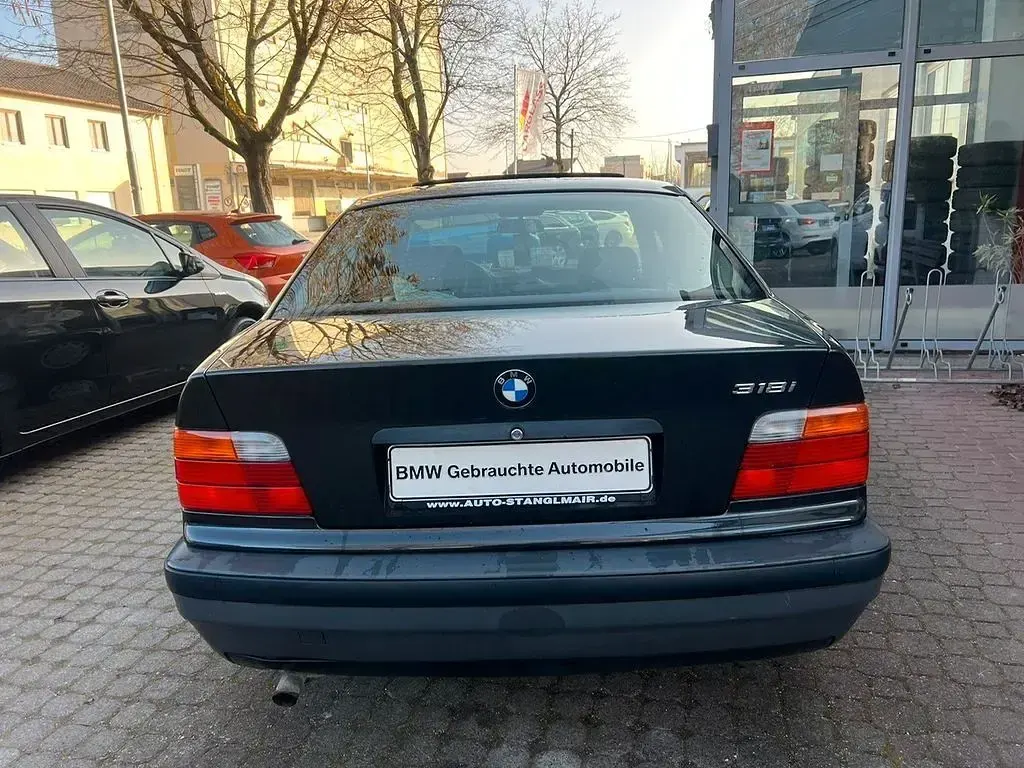 Gebraucht BMW 318 113 PS (83 kW) 1992 Schwarz Limousine