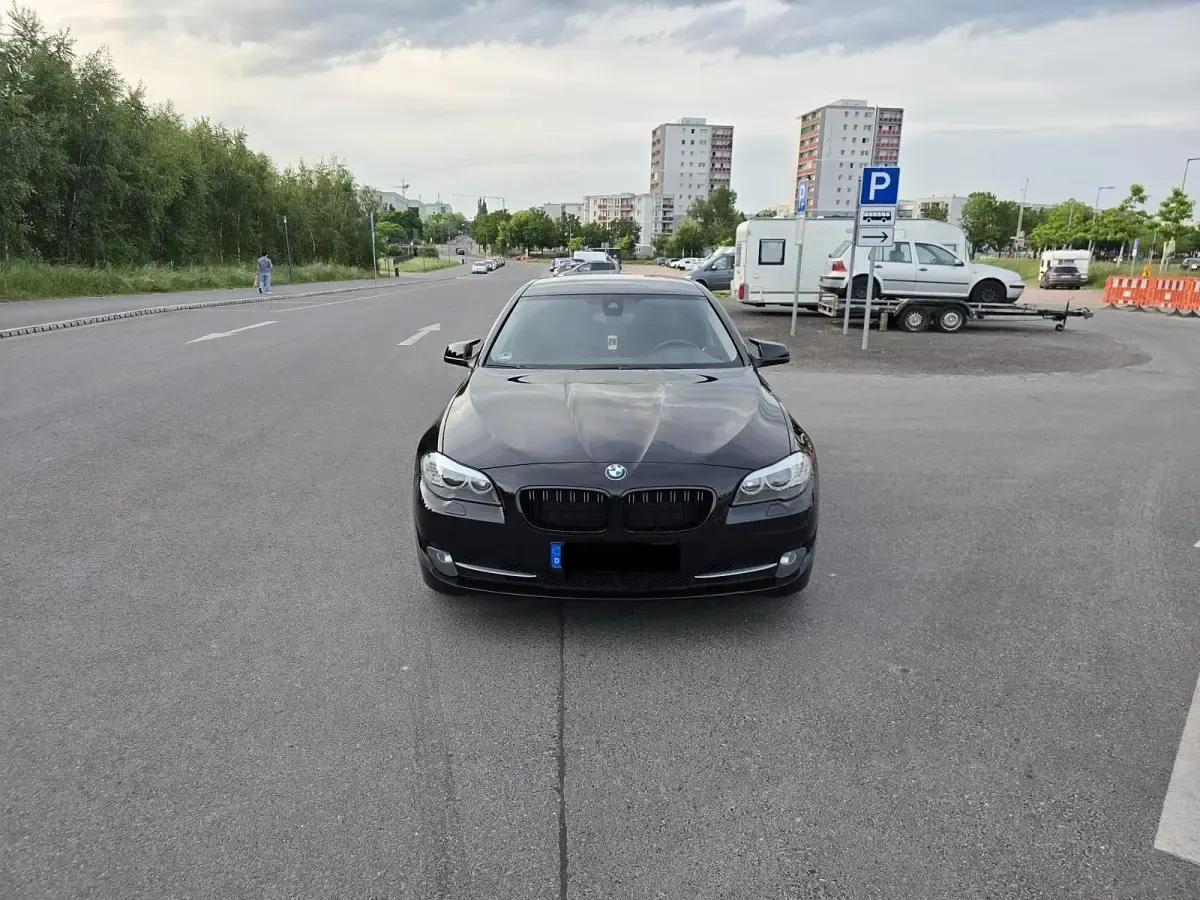 Gebraucht BMW 530 258 PS (189 kW) 2012 Schwarz Limousine