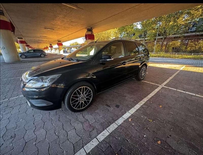 Gebraucht Ford Focus 101 PS (74 kW) 2010 Kombi