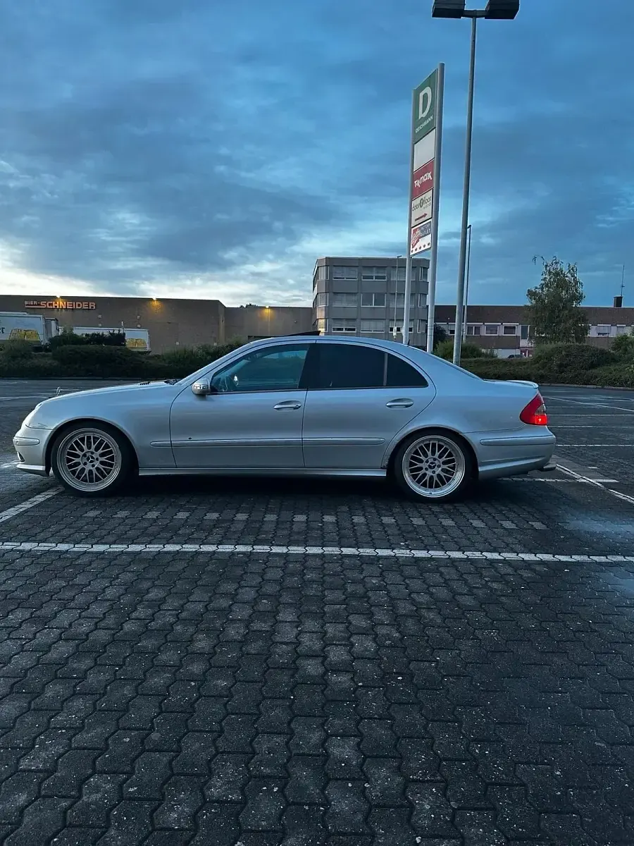 Gebraucht Mercedes E500 306 PS (225 kW) 2003 Silber Limousine