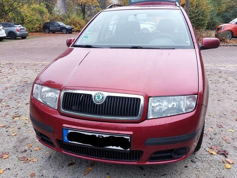 Rot Gebraucht 2004 Skoda Fabia Kombi | 600 € (Guter Preis) - Bild 1/4