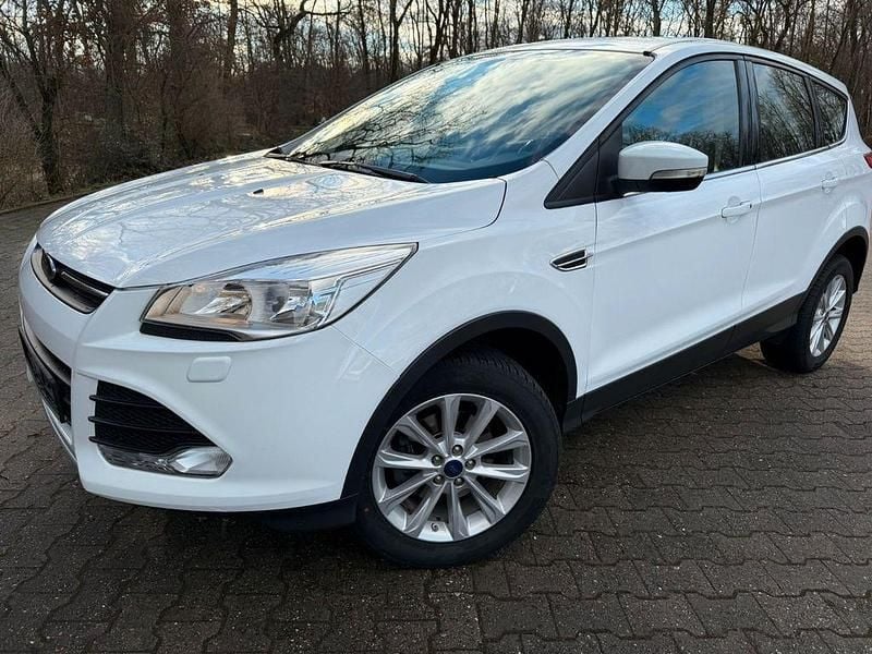 Weiß Gebraucht 2015 Ford Kuga SYNC Edition SUV | 5.980 € (Superpreis) - Bild 1/4
