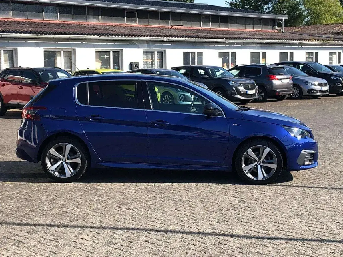Gebraucht Peugeot 308 Allure 131 PS (96 kW) 2020 Lackierung magneticblau/metal Limousine