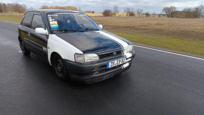 Gebraucht Toyota Starlet XLi 75 PS (55 kW) 1994 Schwarz Kleinwagen