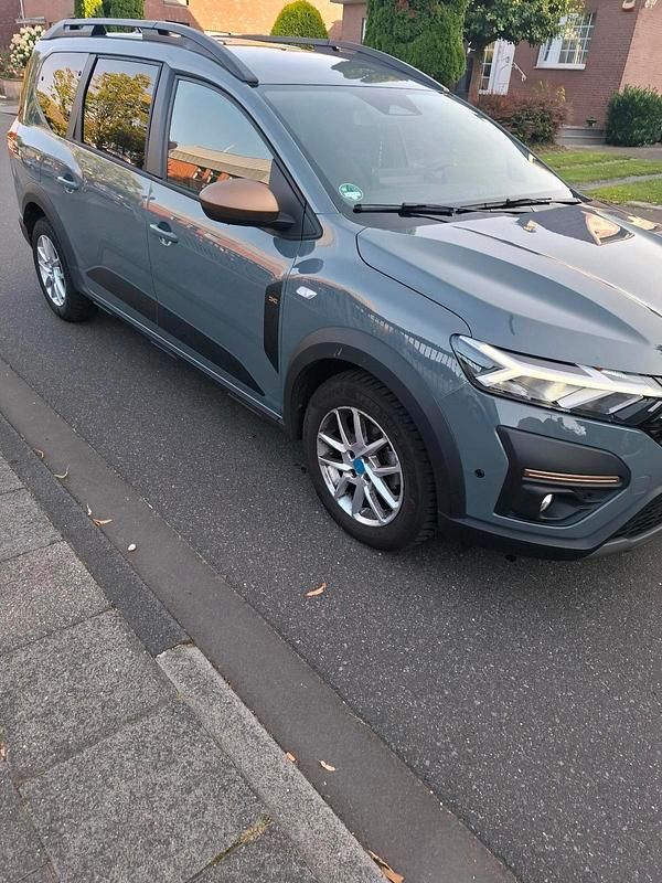 Grau Gebraucht 2024 Dacia Jogger Extreme Limousine | 19.990 € (Fairer Preis) - Bild 1/4