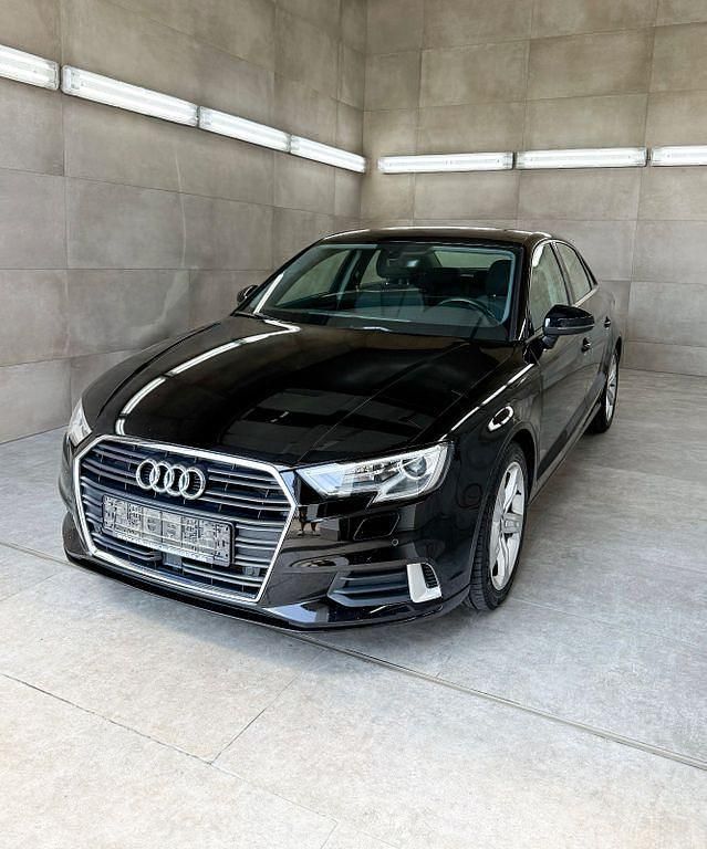Schwarz Gebraucht 2018 Audi A3 Sport Limousine | 16.500 € (Fairer Preis) - Bild 1/4