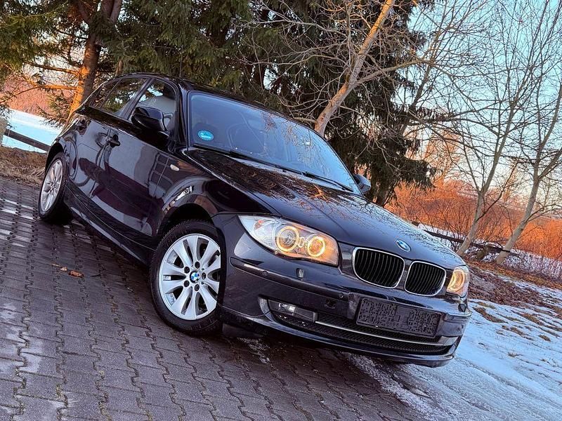 Schwarz Gebraucht 2009 BMW 116 Sport Line Kleinwagen | 3.499 € (Superpreis) - Bild 1/4