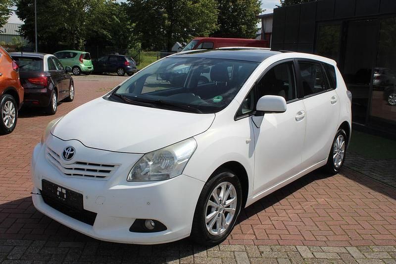 Weiß Gebraucht 2010 Toyota Verso Edition Van / Kleinbus | 3.000 € (Guter Preis) - Bild 1/4