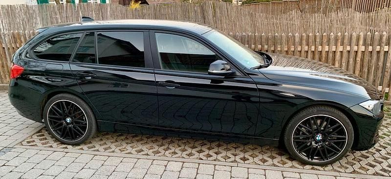 Gebraucht BMW 320 Sport Line 184 PS (135 kW) 2012 Schwarz Kombi