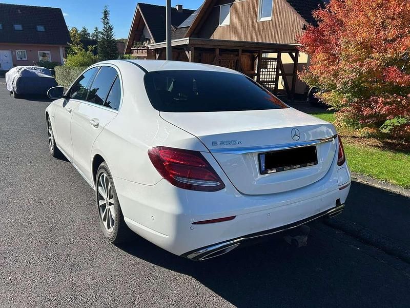Gebraucht Mercedes E350 211 PS (155 kW) 2018 Weiß Limousine