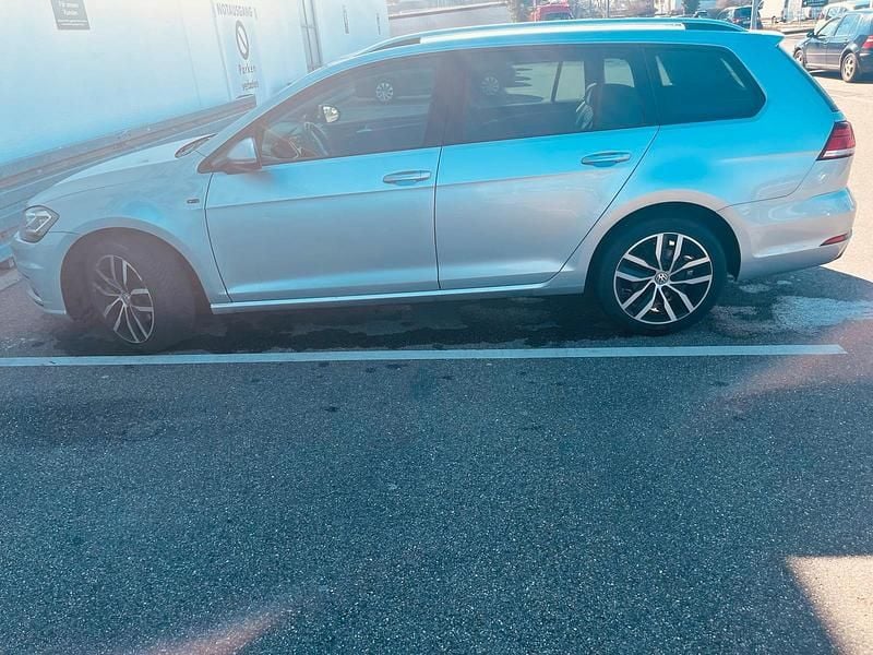 Usado VW Golf VII 116 HP (85 kW) 2019 Prateado Carrinha