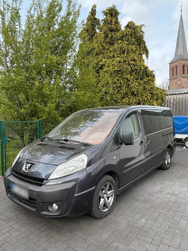 Gebraucht Peugeot TePee 136 PS (100 kW) 2009 Schwarz Van / Kleinbus