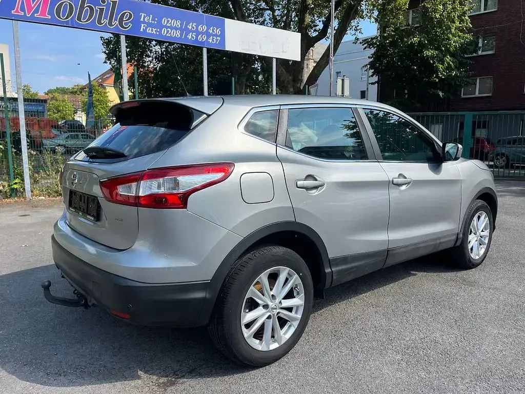 Gebraucht Nissan Qashqai Acenta 116 PS (85 kW) 2015 Grau SUV
