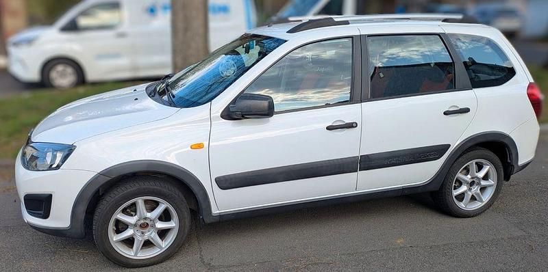 Gebraucht Lada Kalina 98 PS (72 kW) 2016 Weiß Limousine