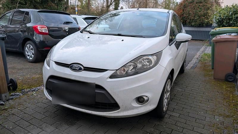 Gebraucht Ford Fiesta 60 PS (44 kW) 2011 Weiß Kleinwagen