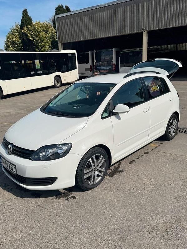 Second-hand VW Golf 105 CP (77 kW) 2010 Alb Monovolum
