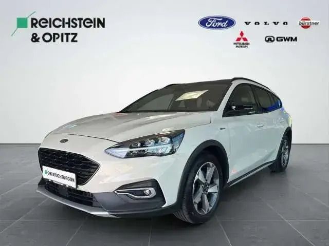 Metropolis weiß Gebraucht 2022 Ford Focus Active X Limousine | 20.990 € (Fairer Preis) - Bild 1/4