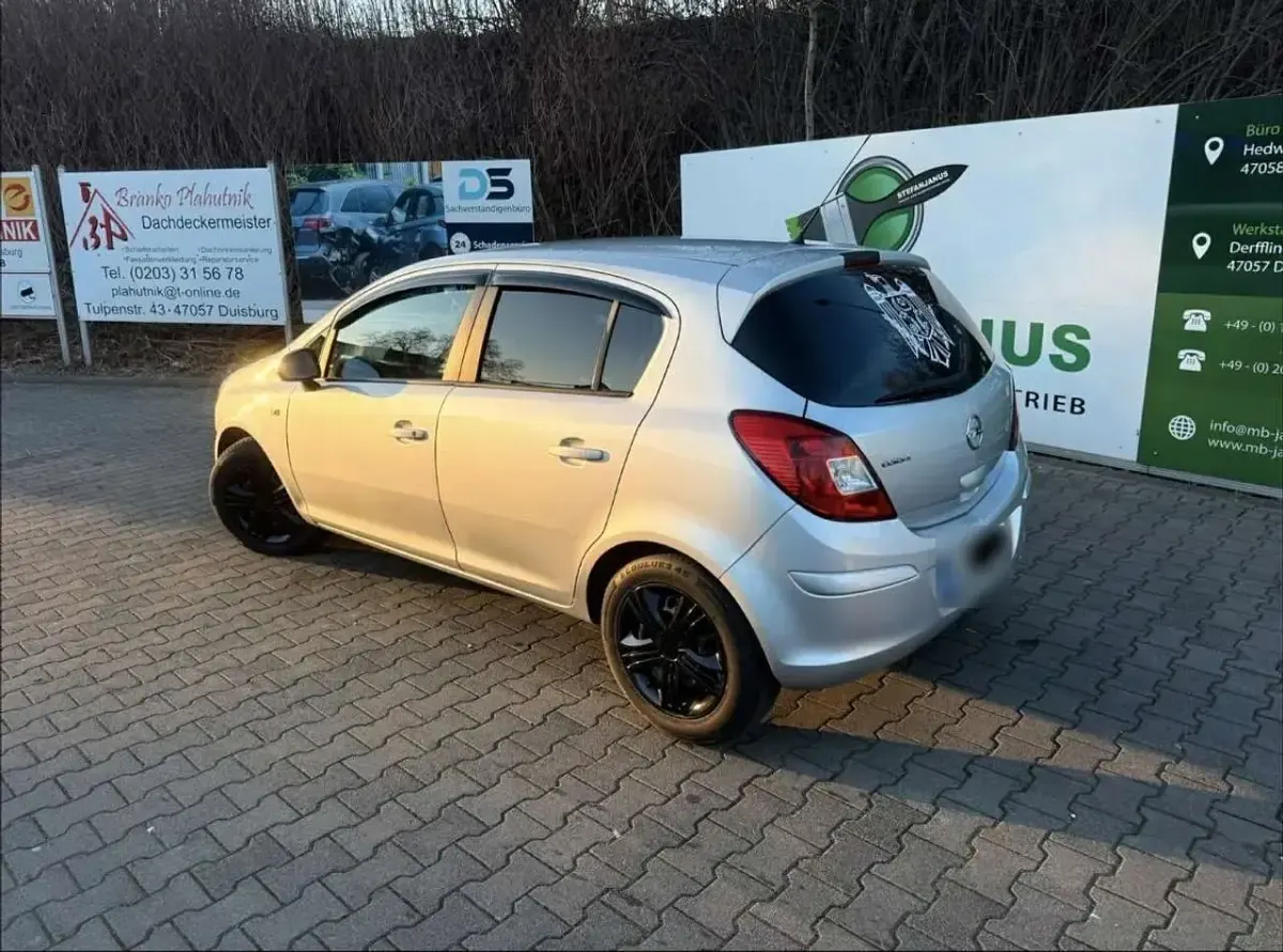 Usata Opel Corsa 86 CV (63 kW) 2012 Grigio Utilitaria