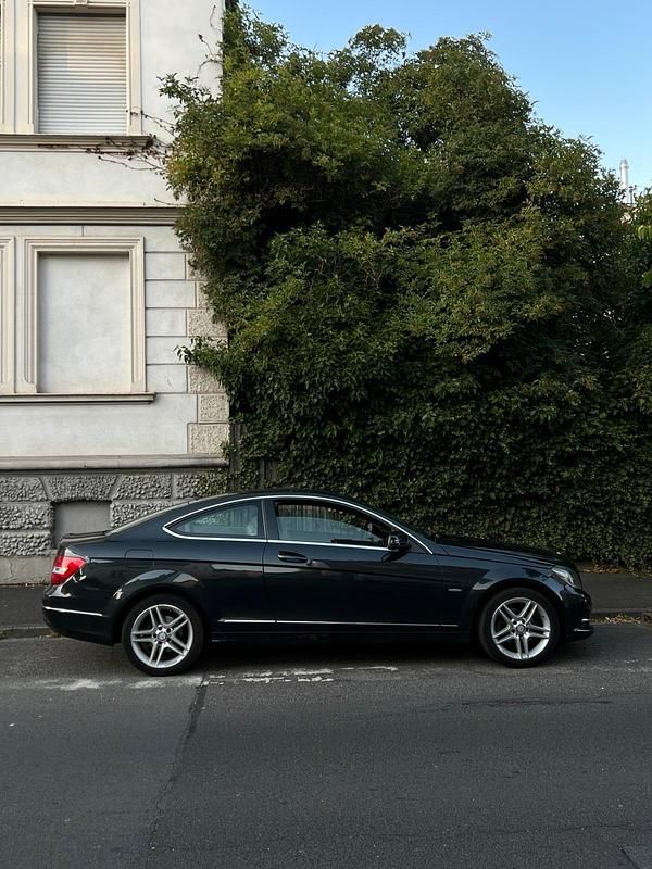 Schwarz Gebraucht 2011 Mercedes C180 Coupé | 8.400 € - Bild 1/4