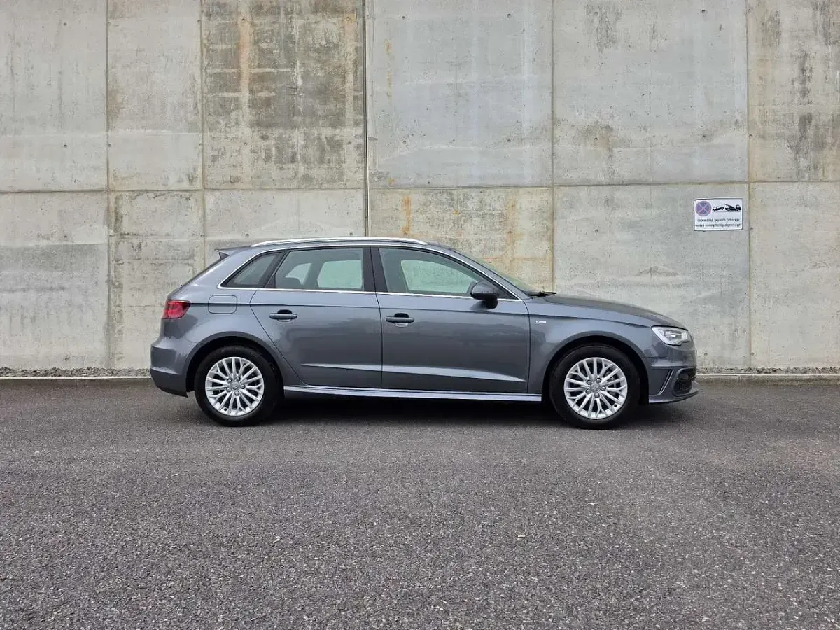 Używany Audi A3 Ambiente 150 KM (110 kW) 2015 Szary Sedan/Limuzyna