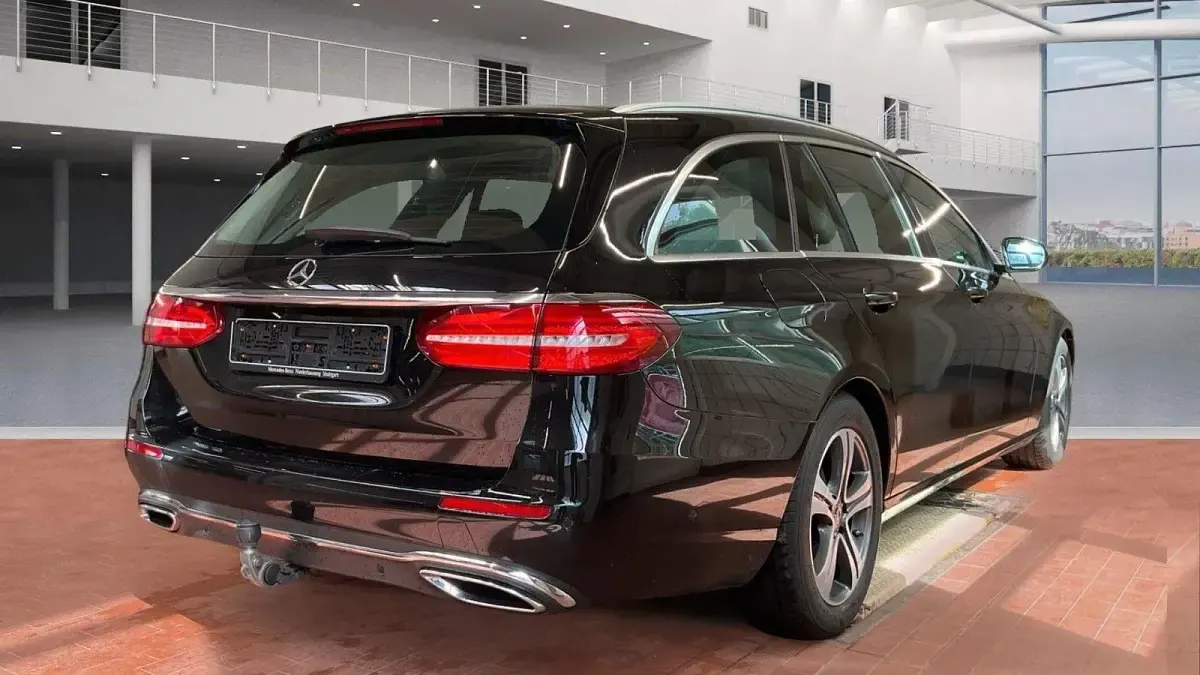 Gebraucht Mercedes E220 Avantgarde 194 PS (142 kW) 2020 Schwarz Kombi
