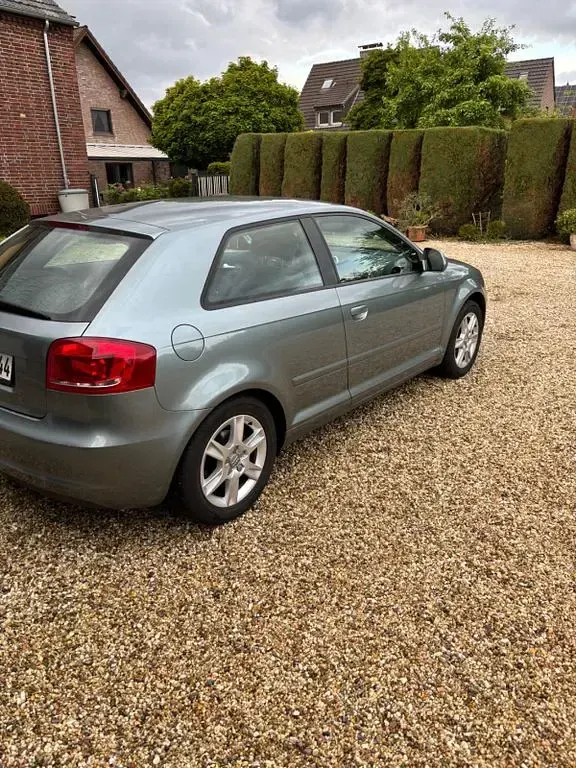 Używany Audi A3 Ambiente 102 KM (75 kW) 2010 Srebrny Hatchback