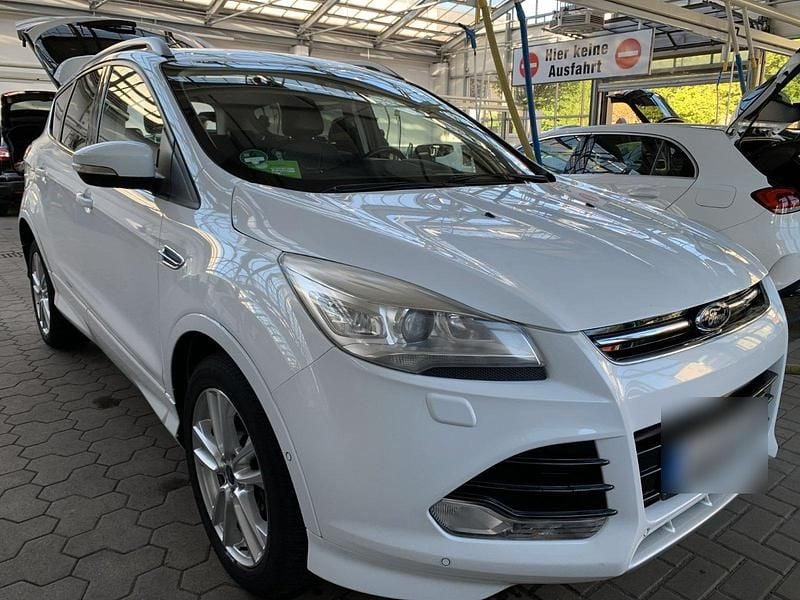 Usado Ford Kuga 163 HP (119 kW) 2014 Branco SUV
