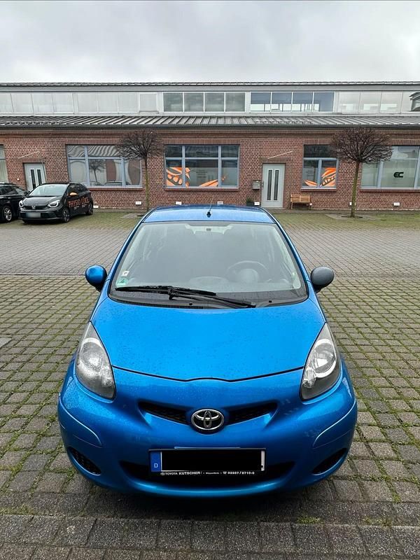 Gebraucht Toyota Aygo 68 PS (50 kW) 2009 Grau Kleinwagen