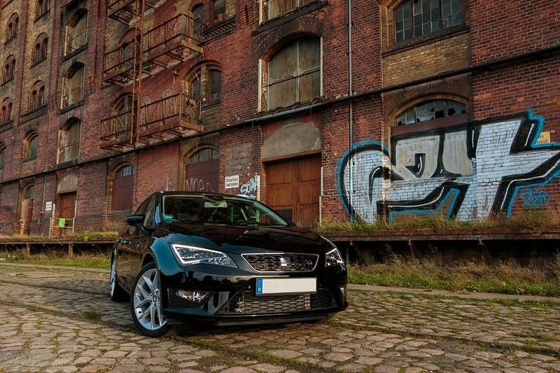 Schwarz Gebraucht 2015 Seat Leon ST FR Kombi | 9.499 € (Fairer Preis) - Bild 1/4