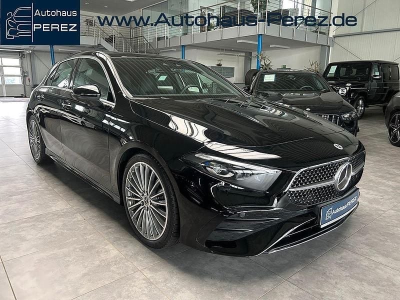 Schwarz Gebraucht 2023 Mercedes A250 Premium Limousine | 43.499 € (Teuer) - Bild 1/4