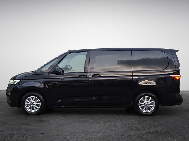 Gebraucht VW Multivan Life 150 PS (110 kW) 2025 Schwarz (deep black perleffekt) Van