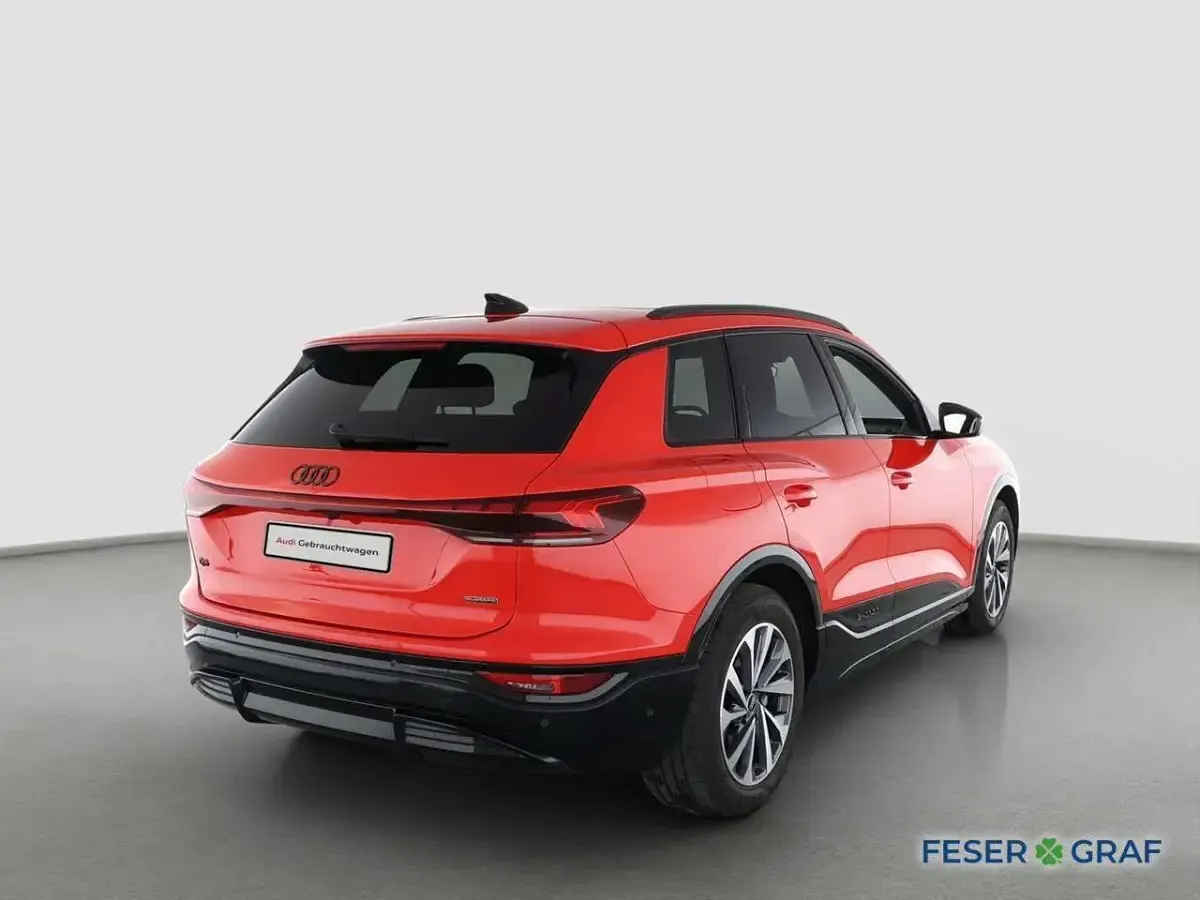 Gebraucht Audi Q6 e-tron Comfort 284 kW (387 PS) 2025 Rot (soneirarot metallic) SUV