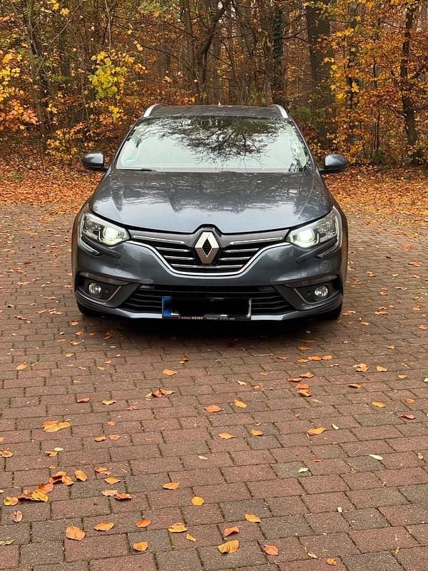 Grau Gebraucht 2016 Renault Mégane IV Bose Edition Kombi | 5.800 € (Superpreis) - Bild 1/4