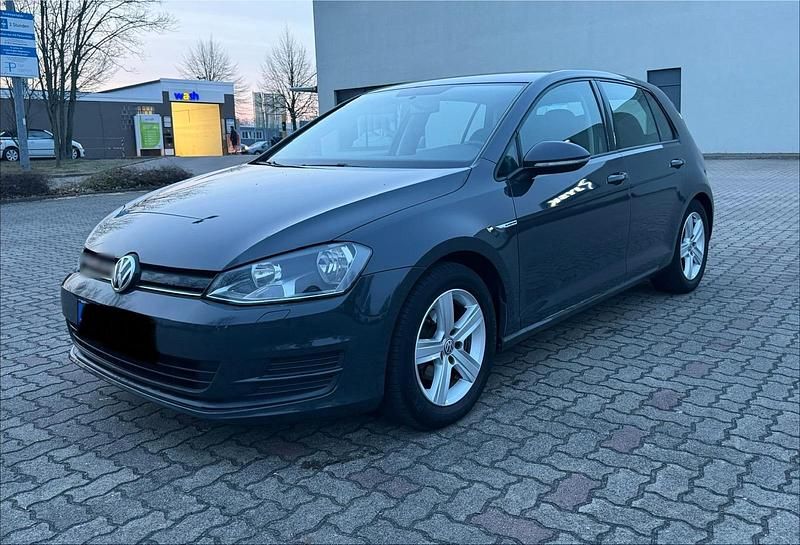 Gebraucht VW Golf VII Trendline 110 PS (80 kW) 2015 Grau Limousine