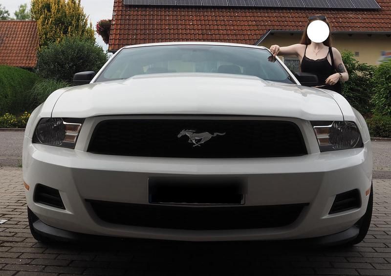 Weiß Gebraucht 2012 Ford Mustang Coupé | 16.000 € (Guter Preis) - Bild 1/4