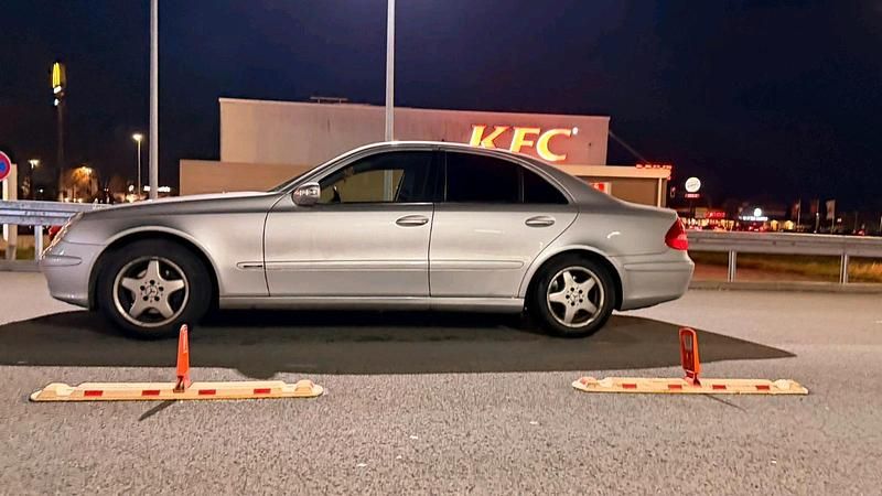Second-hand Mercedes E200 163 CP (119 kW) 2002 Argintiu Berlinǎ